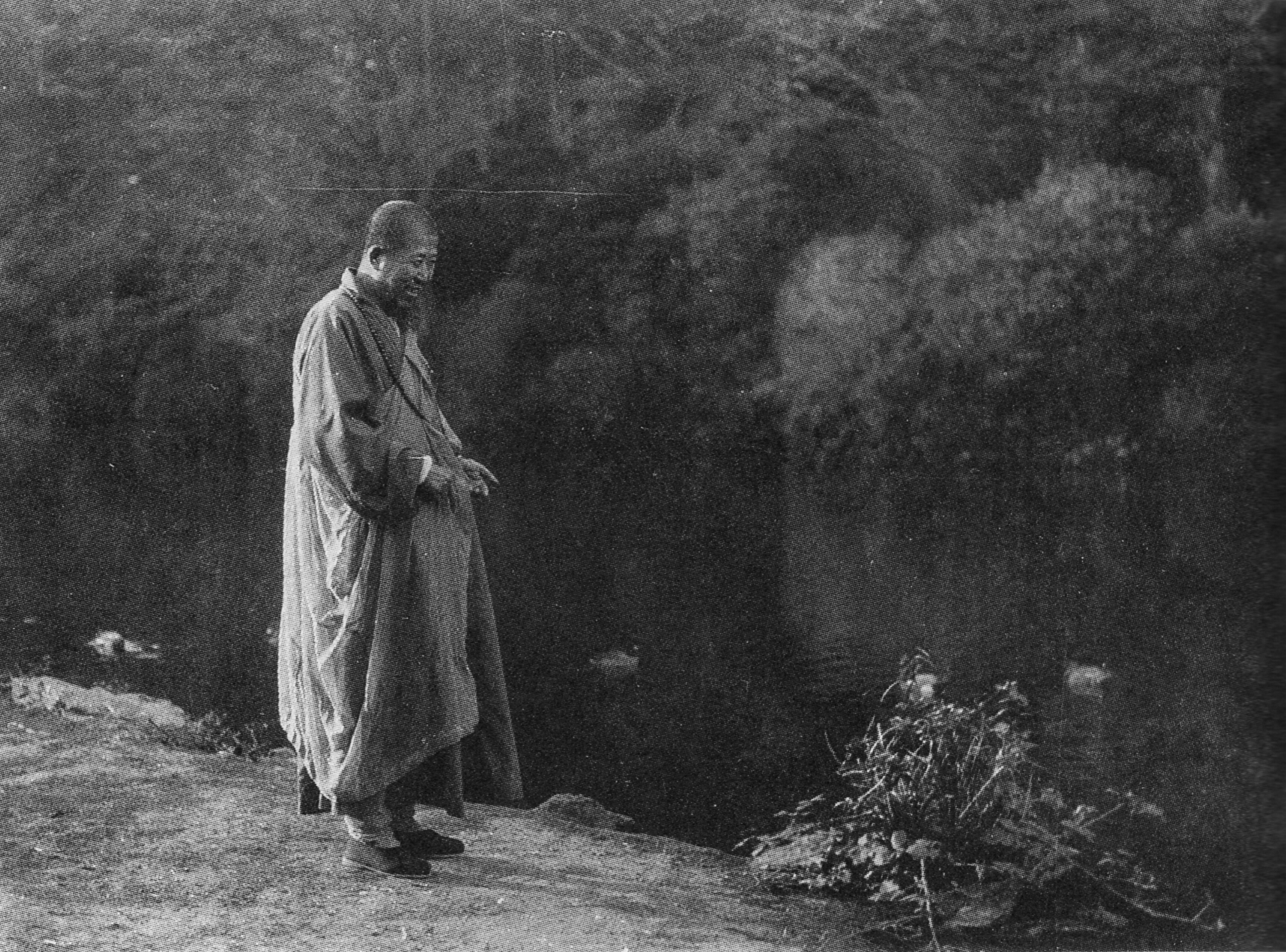 宣化老和尚追思纪念专集2 - 菩萨幻化 头陀行迹．In Memory of the Venerable Master Hsuan Huan - Transformation of a Bodhisattva,