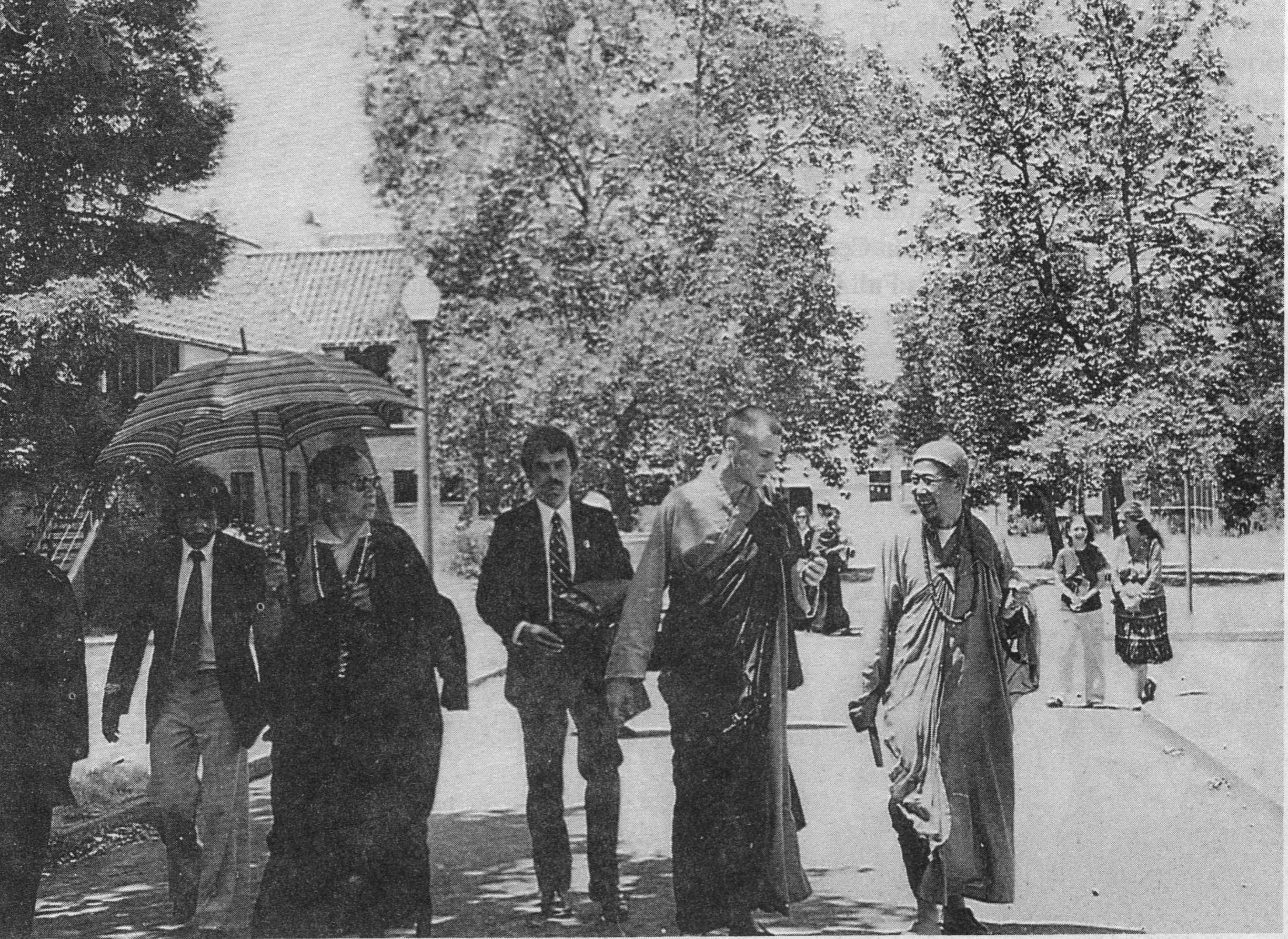 宣化老和尚追思纪念专集2 - 菩萨幻化 头陀行迹．In Memory of the Venerable Master Hsuan Huan - Transformation of a Bodhisattva,